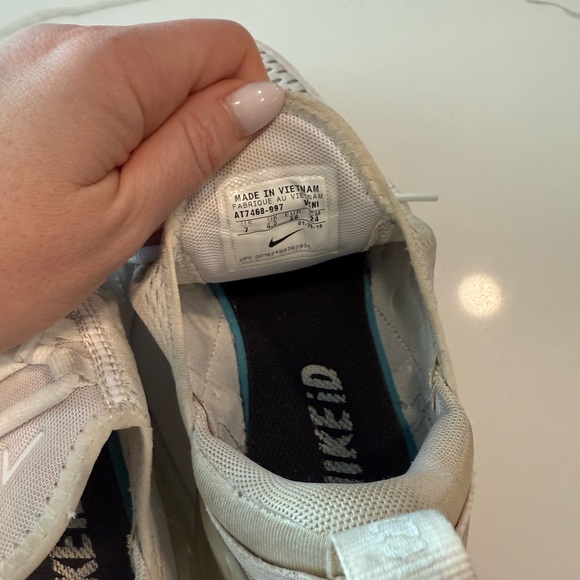 Nike Women's ALL WHITE NIKEID 270 Athletic Shoes - Picture 3 of 5